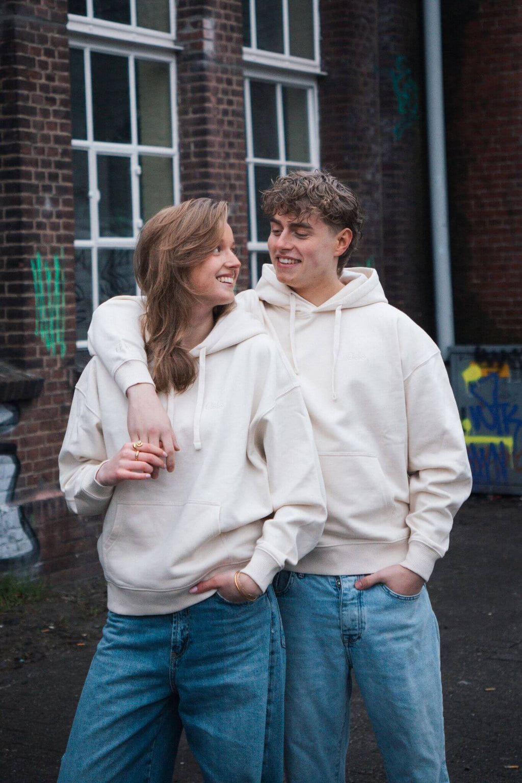 Signature Hoodie Ecru