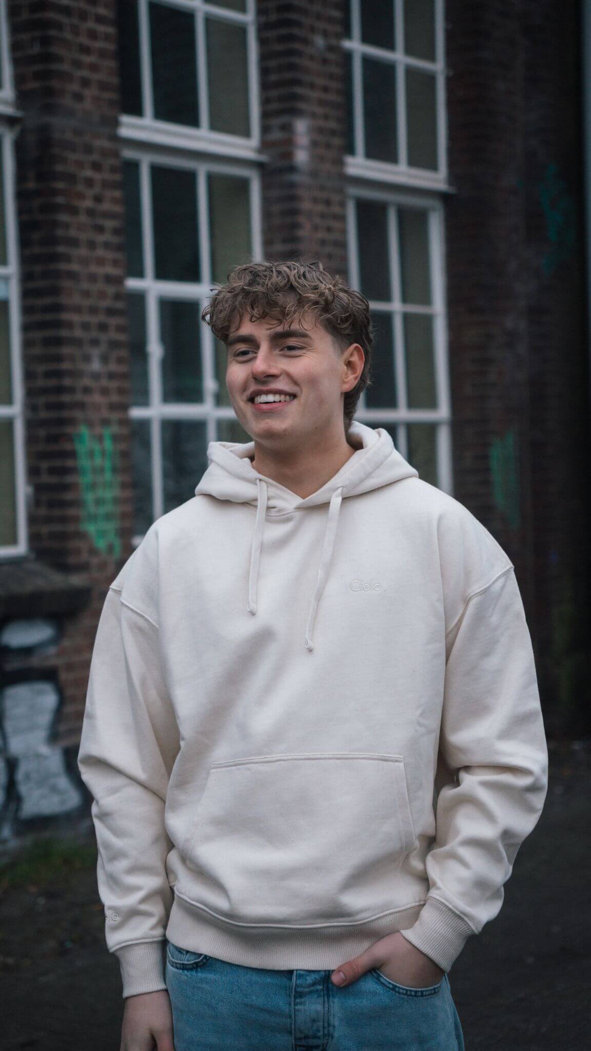 Signature Hoodie Ecru